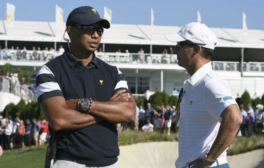 Tiger Woods and Mike Weir (Image Source: IMAGO)